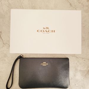F57465 Coach Large Wristlet Crossgrain Leather